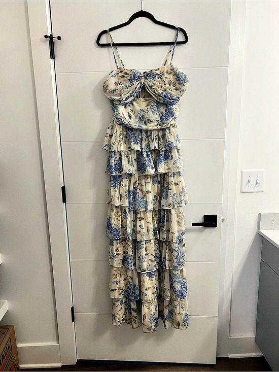 Lulus Dresses & Skirts - Lulus Floral Tiered Maxi Dress in Cream & Blue Size Large